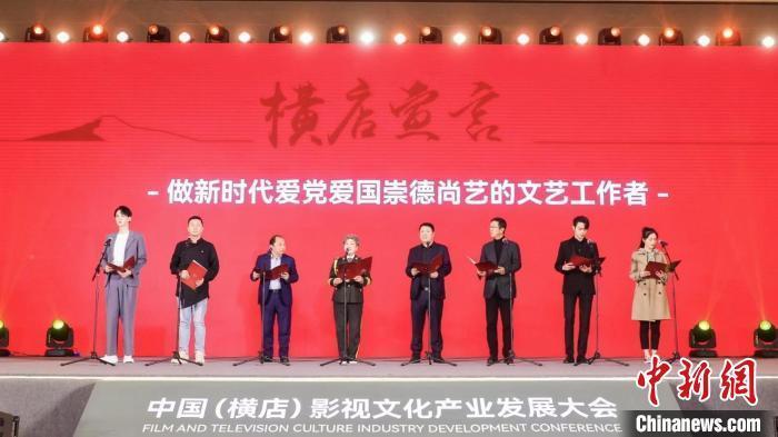 王清珍：《上甘岭》中女卫生员王兰的原型，曾用嘴帮男兵排长排尿